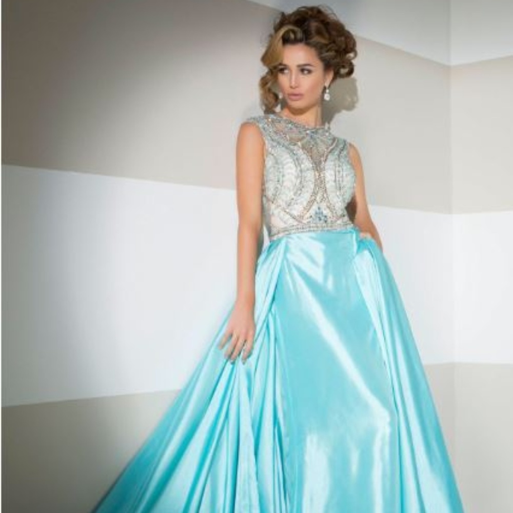 Tony Bowls aqua dress Style No. TB117322 size 8